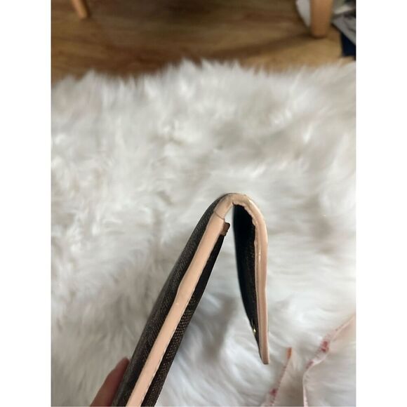 Michael Kors Envelope Clutch iPad cover or reading kindle Modern And stylish - Picture 8 of 9